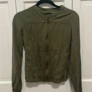 Merona olive green zip up jacket w/side pockets and elastic banded waist.